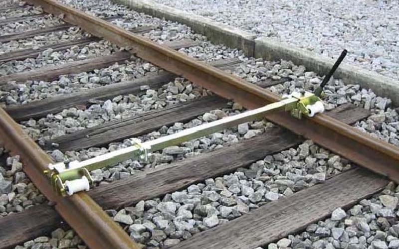 軌間整正器 ネジ式